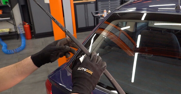 Opel Combo D Tour 1.3 CDTI (C26, D26, E26, C05) 2014 Wiper Blades replacement: free workshop manuals