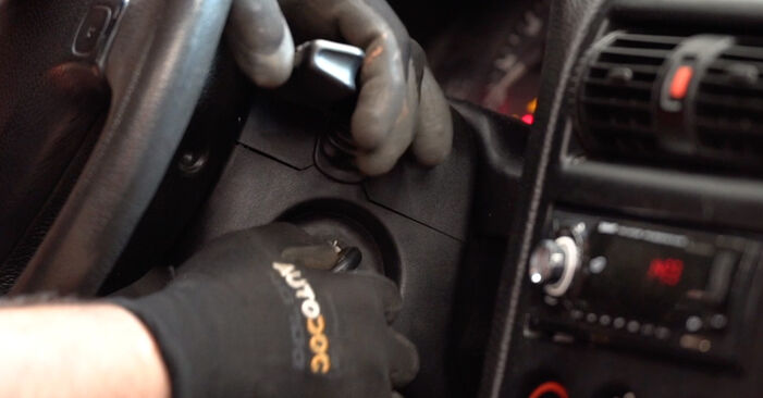 Wie man Scheibenwischer am OPEL Astra G Coupe (T98) 2005 wechselt – Laden Sie sich PDF-Wegleitungen und Videoanweisungen herunter
