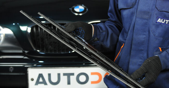 Πώς να αλλάξετε Μάκτρο καθαριστήρα σε BMW X3 - δωρεάν εγχειρίδια PDF και βίντεο οδηγιών