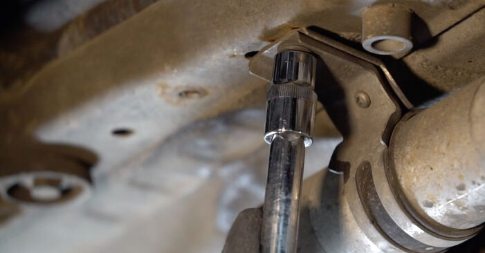 Hvordan skifte BMW 3 SERIES 2013 Drivstoffilter trinn–for–trinn veiledning