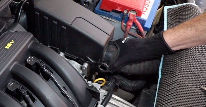 Hinweise des Automechanikers zum Wechseln von RENAULT MEGANE I Cabriolet (EA0/1_) 1.4 16V 2002 Luftfilter