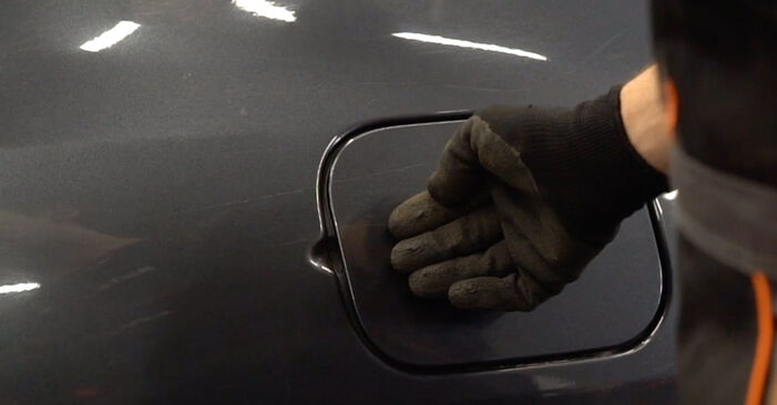 Wie problematisch ist es, selber zu reparieren: Kraftstofffilter beim Renault Clio 3 Kastenwagen 1.2 (SR0J) 2011 auswechseln – Downloaden Sie sich bebilderte Tutorials