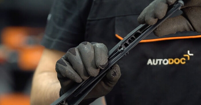 How to replace FIAT 500 (312) 1.2 (312AXA1A) 2008 Wiper Blades - step-by-step manuals and video guides