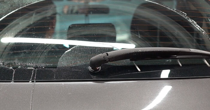 How to remove FIAT 500 1.3 D Multijet (312AXE1A) 2011 Wiper Blades - online easy-to-follow instructions