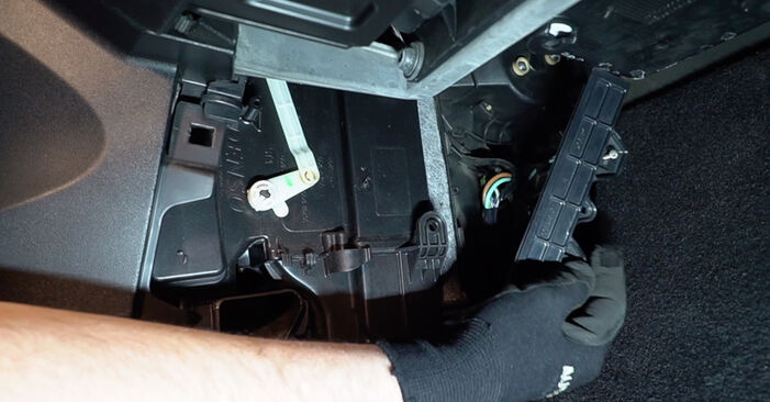 Samodzielna wymiana Filtr powietrza kabinowy w FIAT Stilo Van / Kombi (192) 1.9 JTD (192DXG1B) 2004