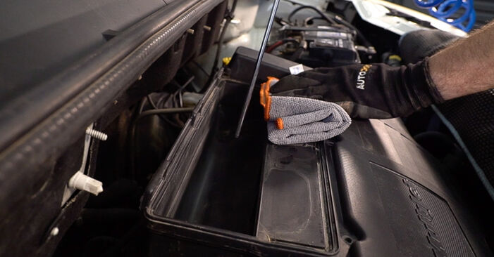 Samodzielna wymiana Filtr powietrza w FIAT Doblo II Burtowy Ciężarówka/Podwozie (263) 2.0 D Multijet 2013