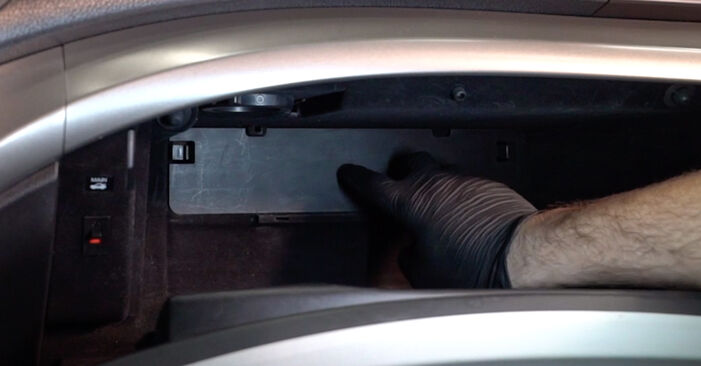 HONDA CR-V 2013 Innenraumfilter Schrittweise Anleitungen zum Wechsel von Autoteilen