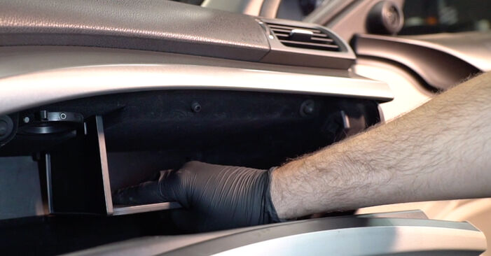 Cik ilgu laiku aizņem nomaiņa: Honda CR-V III 2014 Salona filtrs - informatīva PDF rokasgrāmata
