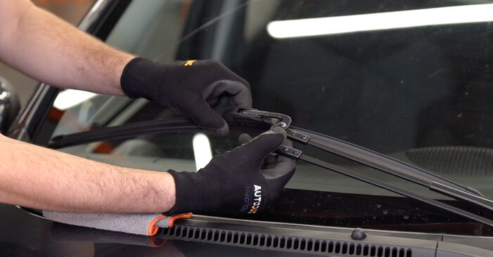 How to replace TOYOTA Proace Box Body / Estate (MDX_) 2.0 D (MDX3) 2014 Wiper Blades - step-by-step manuals and video guides