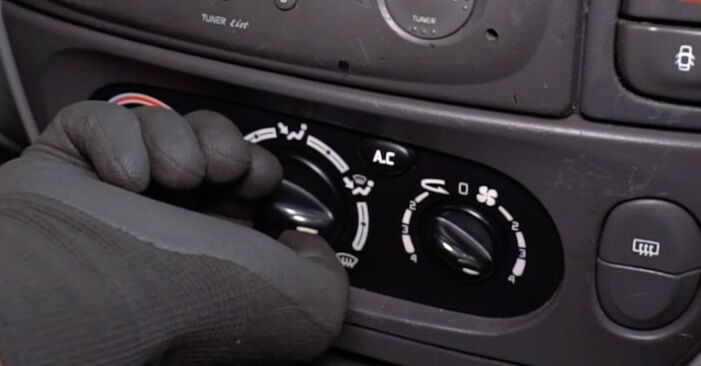 1997 Renault Megane Scenic 1.9 D Filtr powietrza kabinowy instrukcja wymiany krok po kroku