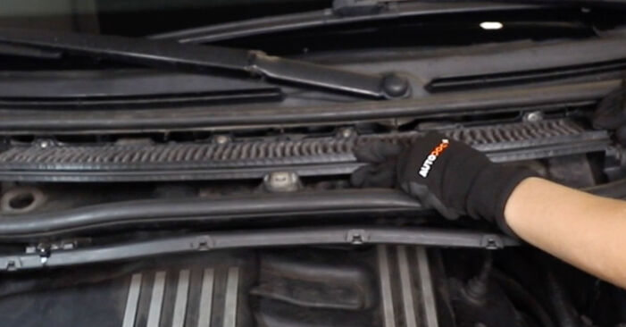 Hoe Luchtmassameter BMW 3 Sedan (E46) 320 d 1999 vervangen – stap voor stap leidraden en video-tutorials