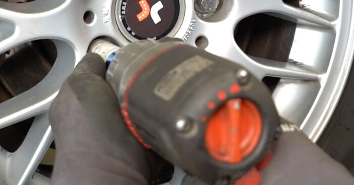 Hvordan man udskifter Slidindikator Bremsebelægning på BMW 3 SERIES - gratis PDF og video manualer