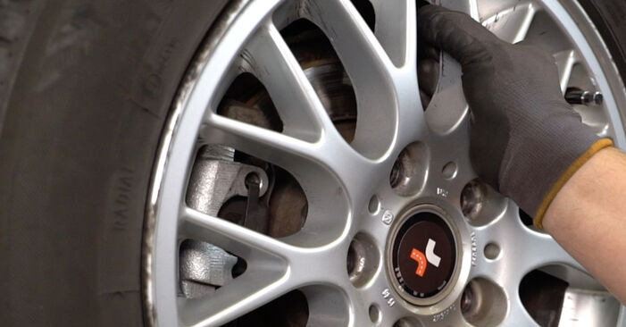 BMW 3 SERIES Susidėvėjimo indikatorius, stabdžių trinkelės keitimas: nemokamos remonto instrukcijos