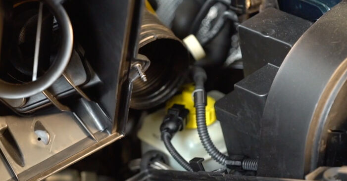 Wie lange braucht der Teilewechsel: Luftfilter am VW New Beetle Cabrio 2010 - Einlässliche PDF-Wegleitung