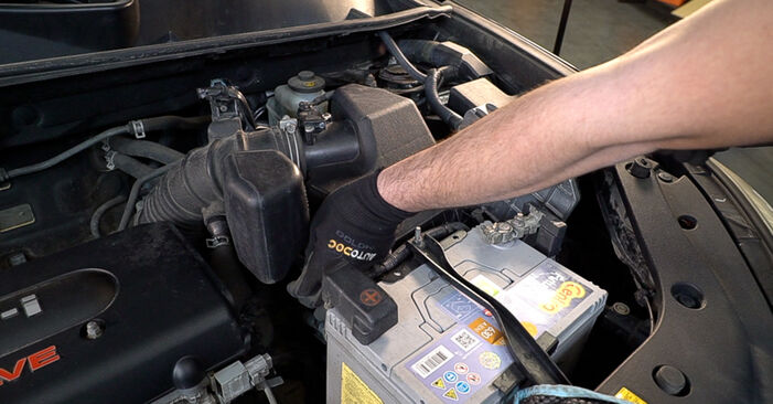 Cómo cambiar Filtro de Aire en un Toyota Camry XV40 2006 - Manuales en PDF y en video gratuitos