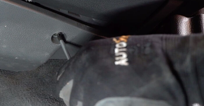 Austauschen Anleitung Innenraumfilter am Volvo XC90 1 2012 D5 AWD selbst