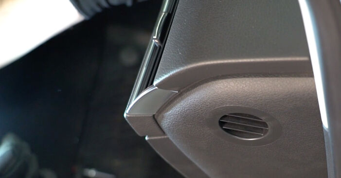 Innenraumfilter AUDI AUDI R8 Spyder 5.2 FSI quattro 2010 tauschen - Kostenlose PDF- und Videoanleitungen