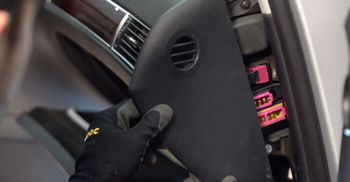 Trocar Filtro do Habitáculo no AUDI R8 Spyder (427, 429) 5.2 FSI quattro 2013 por conta própria
