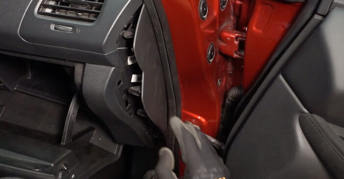 Jak zdjąć i wymienić Filtr klimatyzacji Nissan Cube Z12 1.5 16V 4WD 2011 - łatwe w użyciu instrukcje online