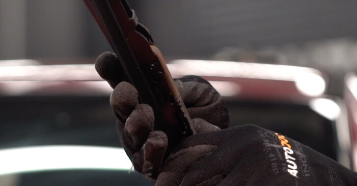 Смяна на Nissan Pathfinder R52 3.5 2014 Перо на чистачка: безплатни наръчници за ремонт