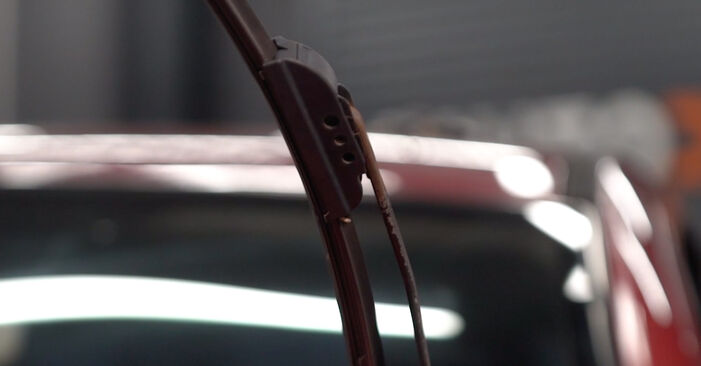 Wie man Scheibenwischer beim Nissan Leaf ZE1 2017 wechselt - Gratis PDF- und Video-Tutorials