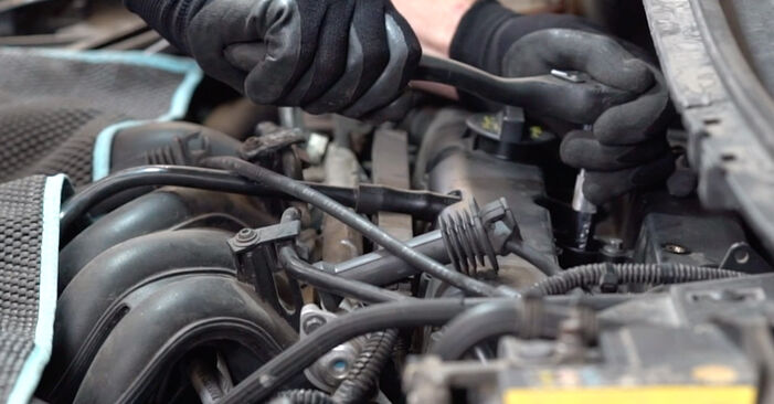 Zündkerzen Ford B-Max JK 1.5 TDCi 2014 wechseln: Kostenlose Reparaturhandbücher