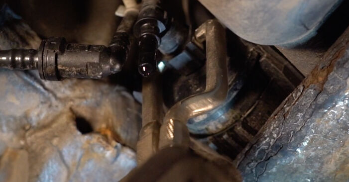 Jak zdjąć i wymienić Filtr paliwa Peugeot 308 CC 1.6 THP 2013 - łatwe w użyciu instrukcje online