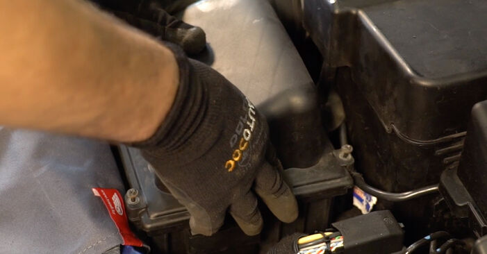 2014 Peugeot 206 Sedan 1.4 HDi eco 70 Filtr powietrza instrukcja wymiany krok po kroku