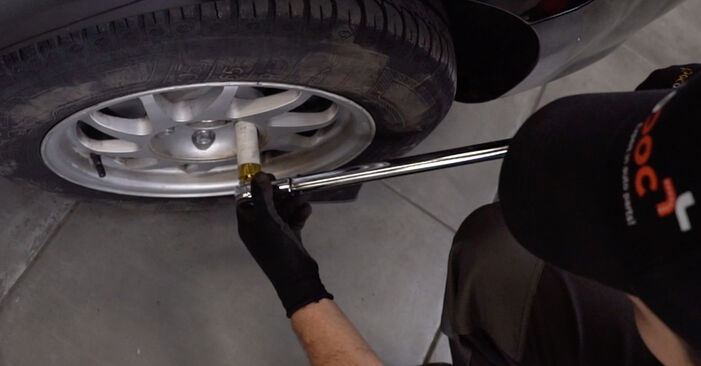 Replacing Shock Absorber on Ford Focus 2 da 2005 1.6 TDCi by yourself