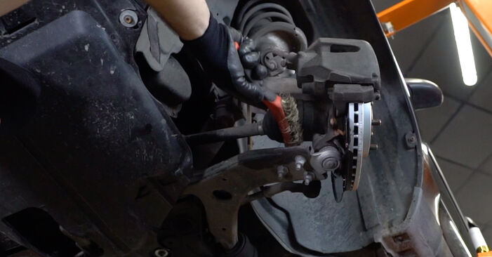 How to remove FORD FOCUS 1.6 Ti 2008 Control Arm - online easy-to-follow instructions