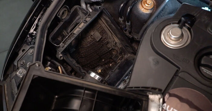 AUDI A4 B6/B7 Cabrio (8H7, 8HE) S4 quattro Filtr powietrza silnika wymiana: przewodniki online i samouczki wideo