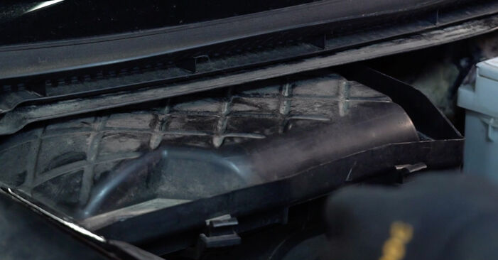 Wie man Innenraumfilter am AUDI A4 Cabrio (8H7, B6, 8HE, B7) 2007 wechselt – Laden Sie sich PDF-Wegleitungen und Videoanweisungen herunter
