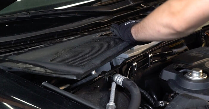 How to replace AUDI Allroad (4BH, C5) 2.5 TDI quattro 2001 Pollen Filter - step-by-step manuals and video guides