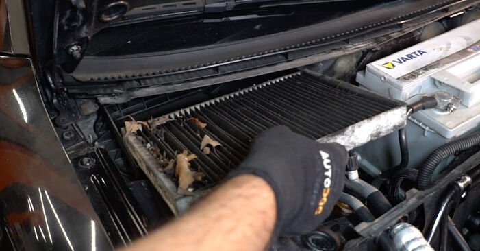 Changing Pollen Filter on AUDI Allroad (4BH, C5) 2.7 quattro 2003 by yourself