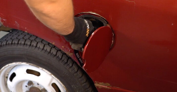 Hvordan skifte Drivstoffilter på RENAULT MEGANE III Hatchback Van (BZ_) 2012 – tips og triks