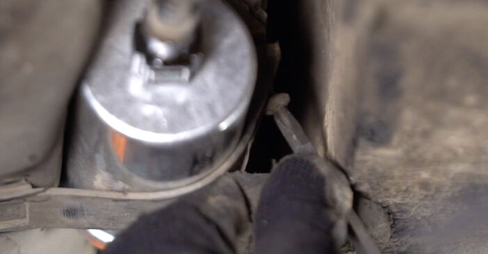 RENAULT MEGANE 1.5 dCi Fuel Filter replacement: online guides and video tutorials