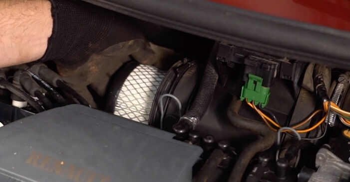 Samodzielna wymiana Filtr powietrza w RENAULT Twingo II Hatchback 1.2 2010