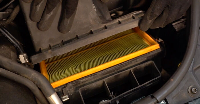 Cómo reemplazar Filtro de Aire en un VW PASSAT (3B3) 2005: descargue manuales en PDF e instrucciones en video
