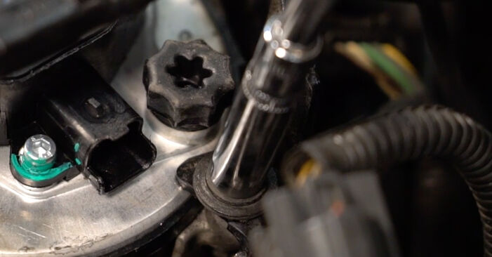 Wie schmierig ist es, selber zu reparieren: Kraftstofffilter beim Volvo v70 bw 2.0 D4 2013 wechseln – Downloaden Sie sich Bildanleitungen
