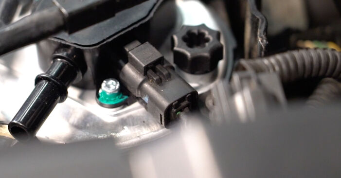 Tauschen Sie Kraftstofffilter beim Volvo C30 533 2008 1.6 D selber aus