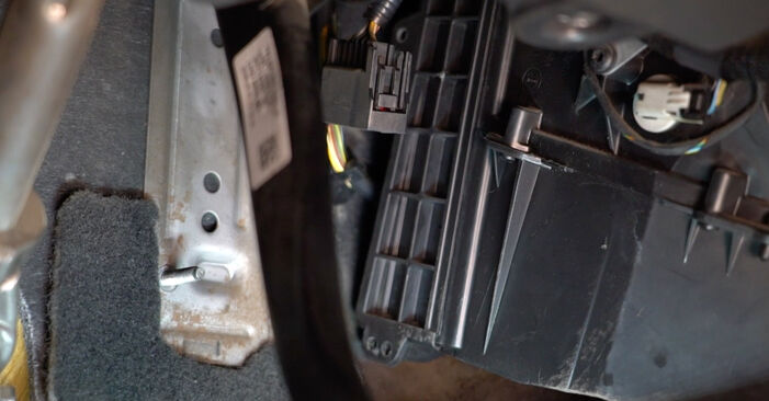 Volvo S80 II 2.4 D 2008 Innenraumfilter wechseln: Gratis Reparaturanleitungen