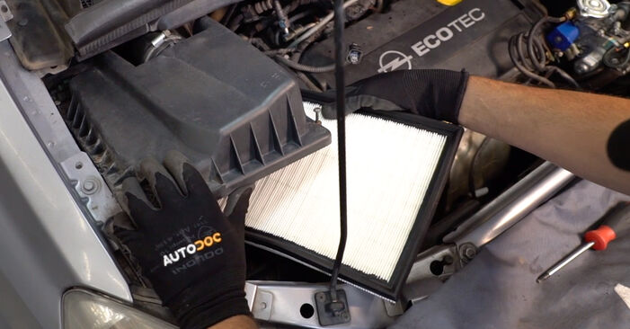 Cómo reemplazar Filtro de Aire en un OPEL Astra Classic Hatchback (A04) 2014: descargue manuales en PDF e instrucciones en video