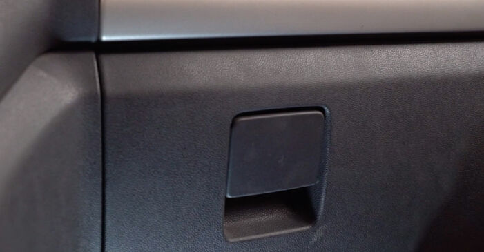 Cómo reemplazar Filtro de Habitáculo en un OPEL Astra G Classic Hatchback (T98) 2009: descargue manuales en PDF e instrucciones en video