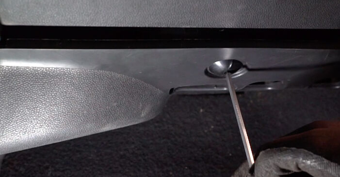 Hoe Interieurfilter OPEL Astra G Classic Hatchback (T98) 1.4 16V (F08, F48) 2005 vervangen – stap voor stap leidraden en video-tutorials