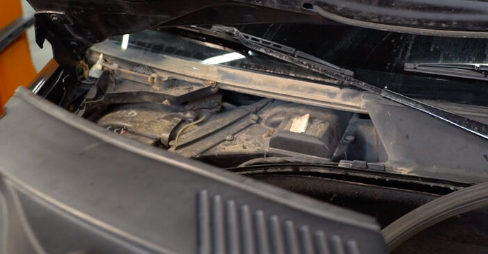 Innenraumfilter Renault Clio 2 Kastenwagen 1.2 2000 wechseln: Kostenlose Reparaturhandbücher