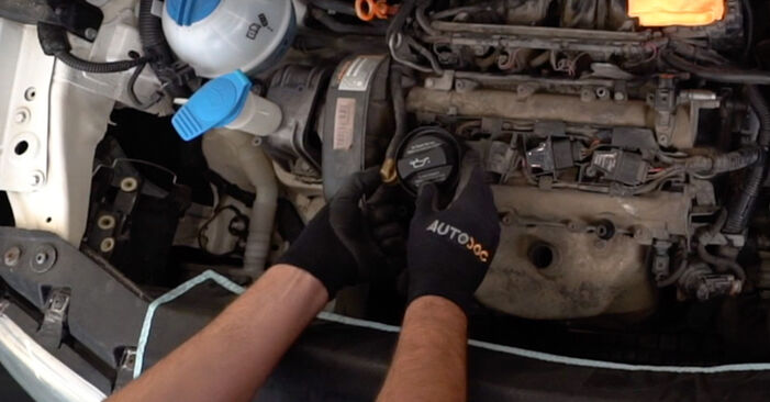 Как да демонтираме VW PASSAT 1.6 TDi BlueMotion 2014 Запалителна бобина - онлайн лесни за следване инструкции