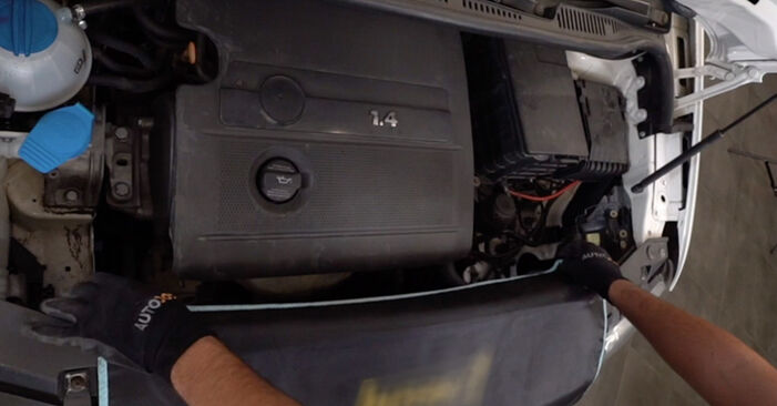 Wie man VW Beetle Cabrio (5C7, 5C8) 1.2 TSI 2012 Zündspule wechselt - Schritt-für-Schritt-Leitfäden und Video-Tutorials