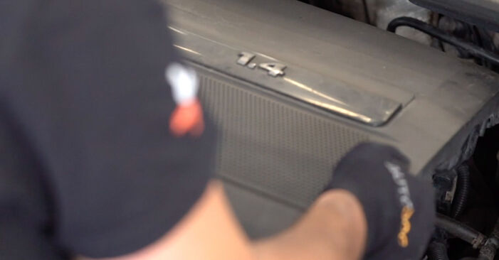 Wechseln Sie Zündspule beim VW Passat Limousine (362) 1.8 TSI 2013 selbst aus