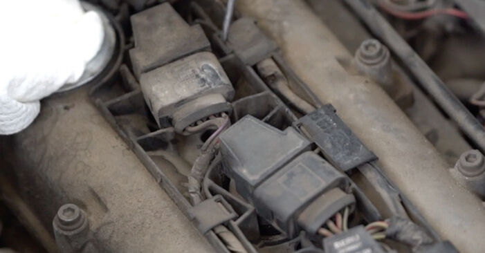 Колко време отнема смяната: Запалителна бобина на VW Passat B7 Седан 2013 - информативен PDF наръчник