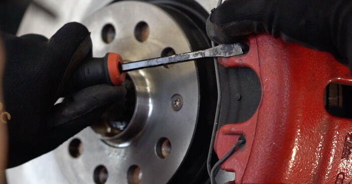 Wie lange braucht der Teilewechsel: Bremsbeläge am Caddy 3 2012 - Einlässliche PDF-Wegleitung